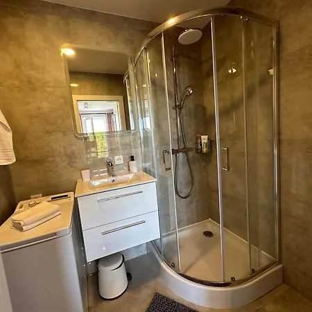 Apartment Sunny & Private Parking *